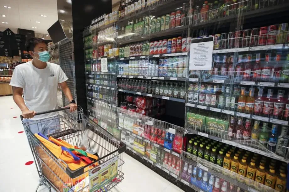 Inalis ng Thailand ang pagbabawal sa pagbebenta ng alak sa hapon matapos batikusin ng sektor ng turismo