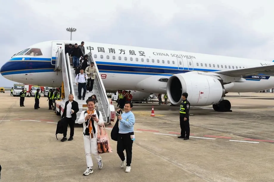 Punô ang mga Eroplano, Manipis ang Kita: Paano Pinipiga ng Mabilis na Tren at Siksikan sa mga Ruta sa Tsina ang Kita ng mga Airline