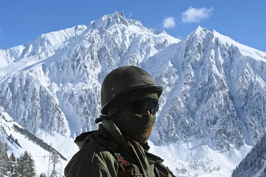 Binuksan ng India ang high-altitude na airbase sa Nyoma malapit sa hangganan ng China bilang bahagi ng pagpapahusay ng imprastraktura