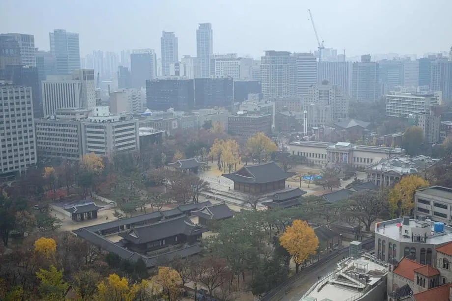 Kung Paano Hinuhubog ng Tsina ang Hanging Nilalanghap ng mga Koreano