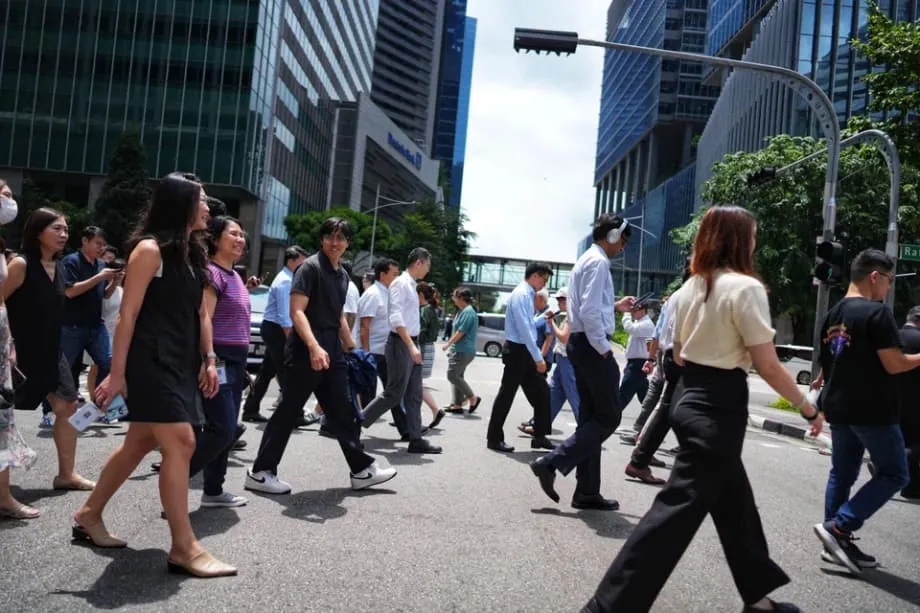 Bakit kailangan ng Singapore ng malinaw na landas para sa muling pagsisimula ng karera sa gitna ng buhay-paggawa