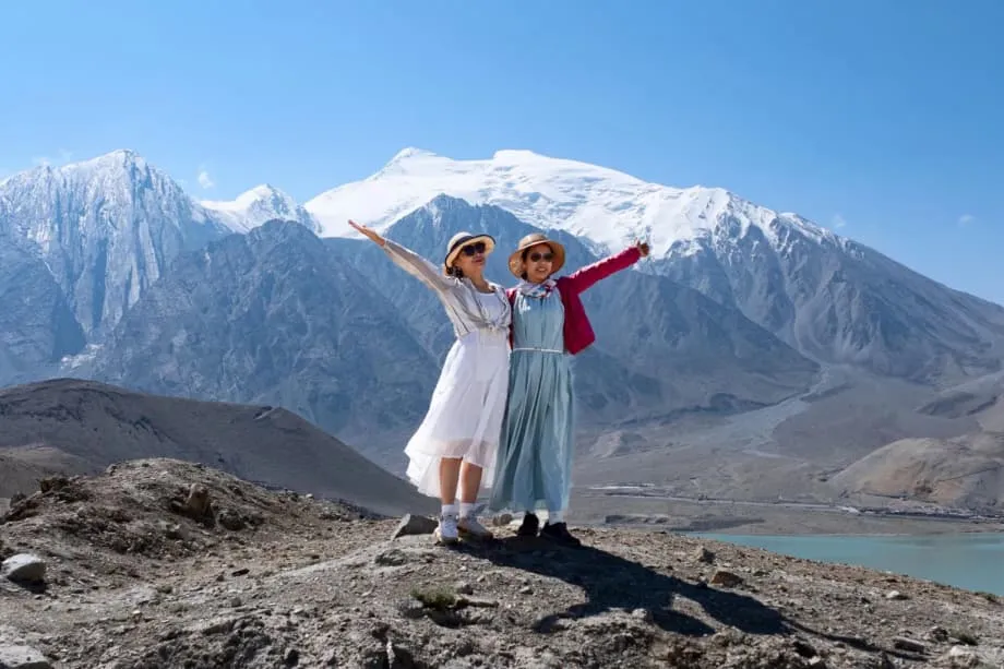 Tinatakpan ng Pagdagsa ng mga Turista sa Xinjiang ang Mas Malalalim na Isyu