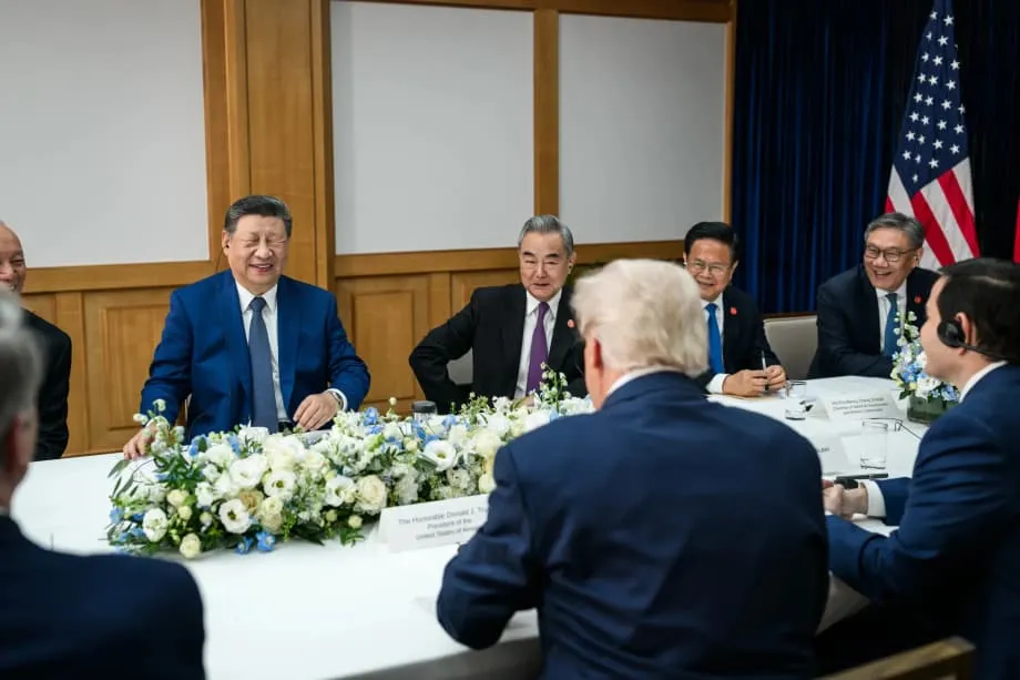 Ipinakita sa mga candid na larawan ng APEC si Xi Jinping na nakangiti, inilantad ang pagkakaiba ng kanyang imahe sa entablado ng mundo at sa loob ng bansa