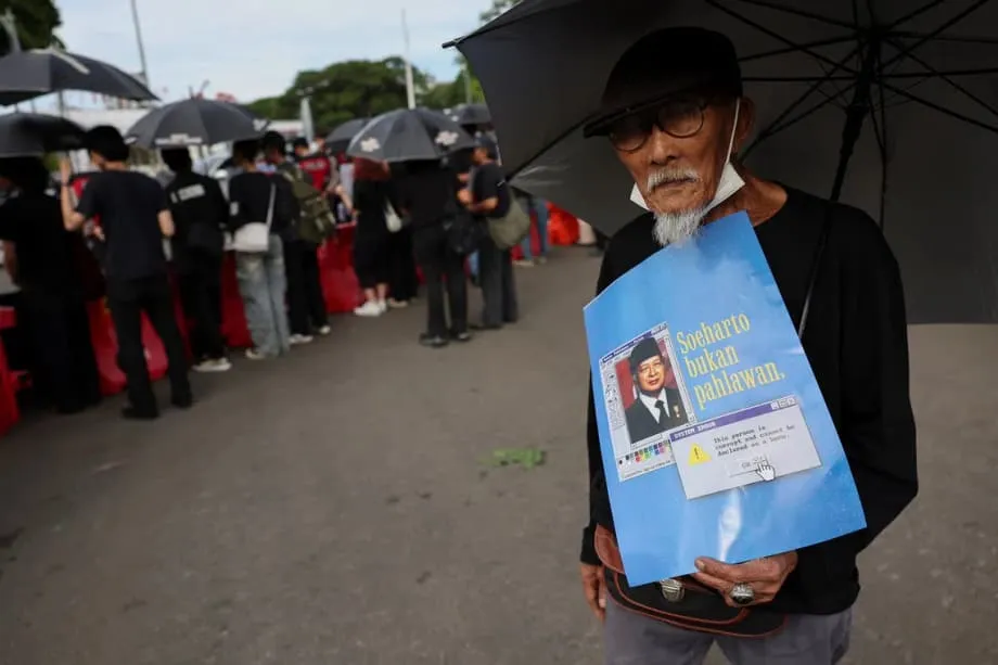 Dumitindi ang mga Protesta sa Jakarta Laban sa Planong Gawing Pambansang Bayani si Suharto