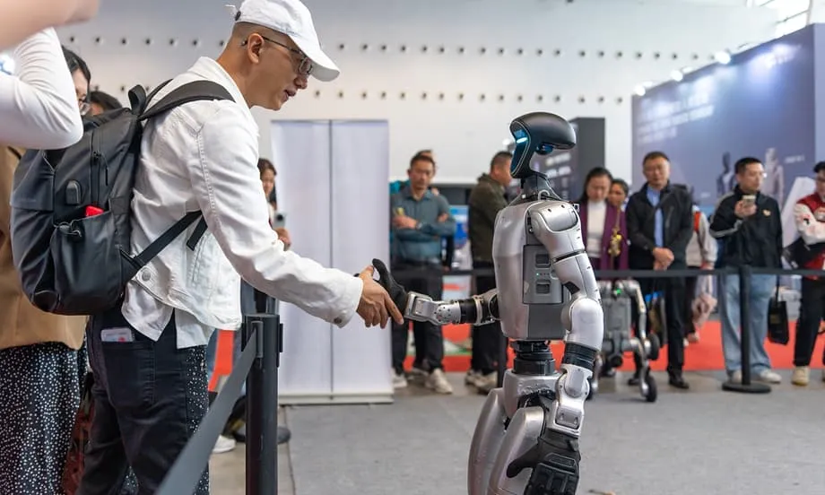 Nagpahanga sa buong mundo ang mga robot na humanoid ng China sa akrobatika sa konsiyerto at mga kasanayan sa pakikipaglaban