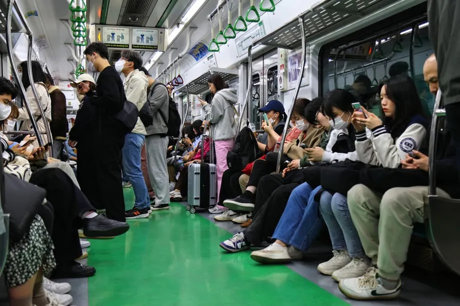 Pinakamahabang Oras ng Biyaheng Papasok sa Trabaho sa Mundo sa South Korea, Nagpapalala sa Krisis sa Kalusugang Pangkaisipan