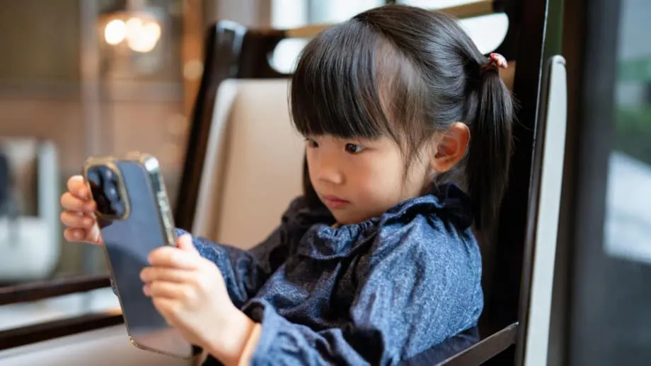 Nagmungkahi ang China ng Mahihigpit na Regulasyon sa AI upang Protektahan ang mga Bata sa Mapaminsalang Nilalaman ng Chatbot