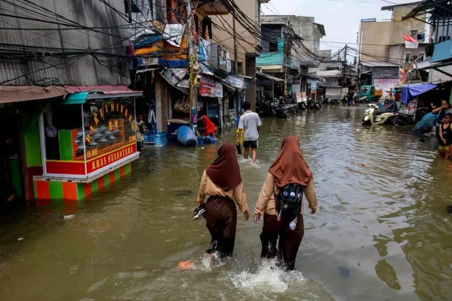 Lalong Lumulubog ang Jakarta Habang Lumalala ang Panganib ng Pagbaha Dahil sa Paglubog ng Lupa