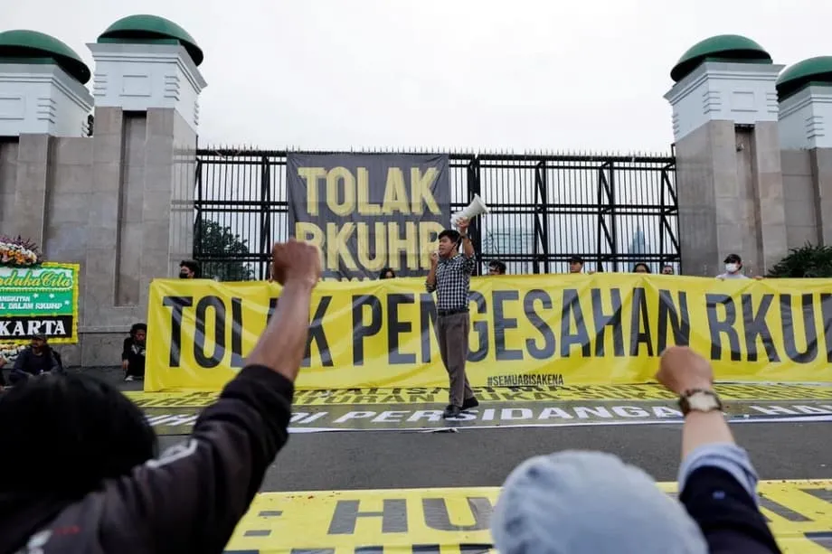 Bagong Kodigo Penal ng Indonesia: Pinalitan ang Pamana ng Kolonyalismo, Nagbunsod ng Makabagong Kontrobersiya