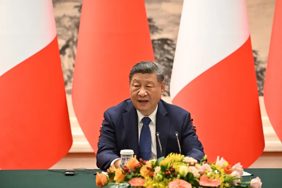 Taya ng Tsina sa “Matatag na Salapi”: Itinutulak ni Xi Jinping ang Yuan na Hamunin ang Paghahari ng Dolyar sa Gitna ng Kawalang-katiyakan sa Mundo