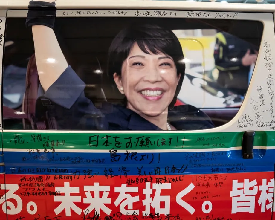 Itinutulak ng “Sanamania” ang Kauna-unahang Babaeng Punong Ministro ng Japan Tungo sa Malaking Tagumpay sa Halalan