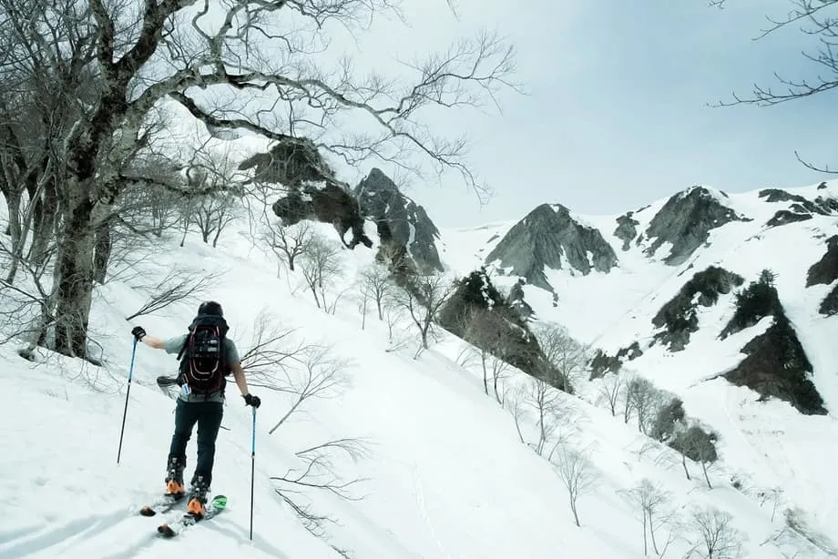 Pinalalala ng mga dayuhang skier ang krisis sa pagsagip sa Hokkaido, habang mga nagbabayad ng buwis ang sumasagot sa gastos