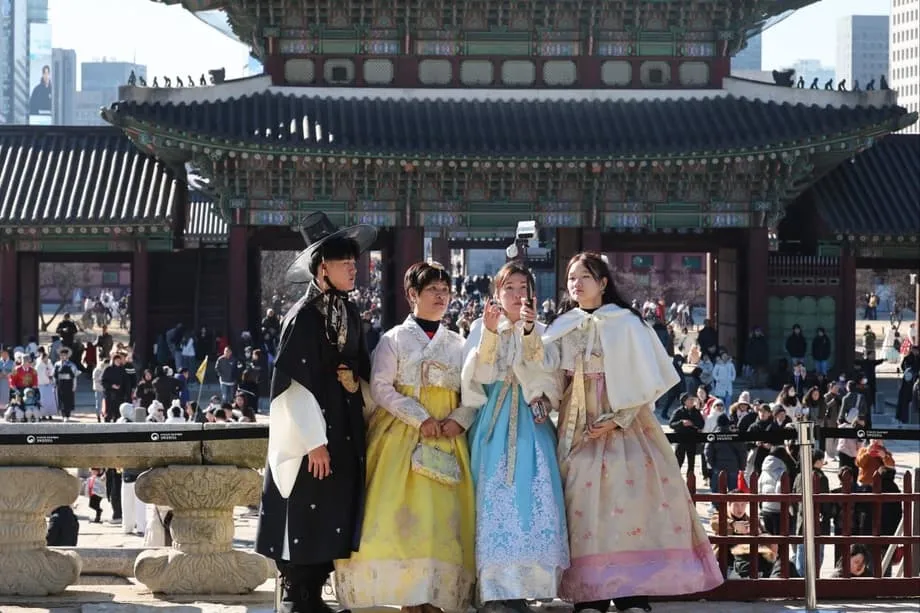 Nakikinabang ang Seoul sa Pagkalugi ng Tokyo: Paano Binago ng mga Naglakbay noong Lunar New Year ang Mapa ng Turismo sa Asya