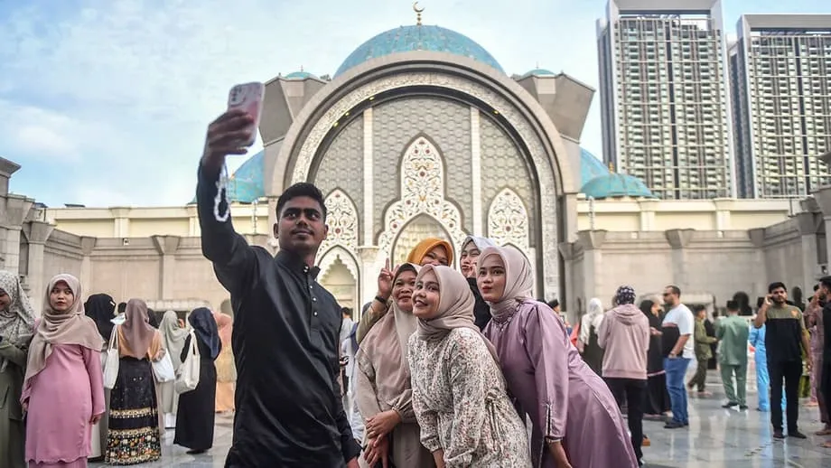 Pinapasigla ng Modernisasyon ang Muling Pag-usbong ng Islam sa Timog-Silangang Asya