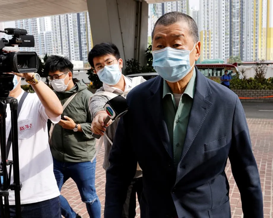 Binaligtad ng Hukuman sa Hong Kong ang Hatol na Pandaraya kay Jimmy Lai, Ngunit Nanatiling Nakakulong ang Media Mogul