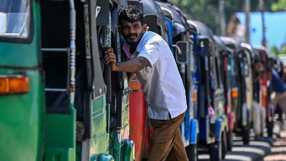 Tatlong Sunod-sunod na Dagok: Kung Paano Itinulak ng Bagyong Ditwah at Digmaan sa Iran ang Sri Lanka sa Bingit ng Krisis