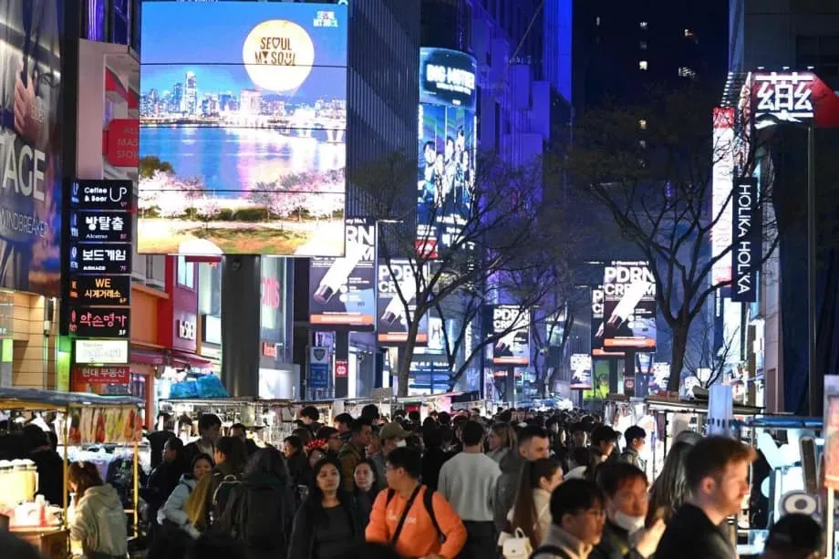 Nagtala ang South Korea ng Rekord na Bilang ng mga Turista habang Pinasisigla ng Pagbabalik ng BTS ang Ekonomiya