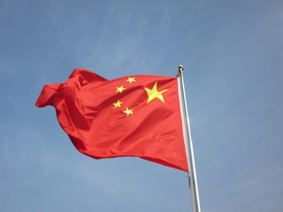 Nagtakda ng Legal na Hangganan ang mga Hukuman sa China: Hindi Maaaring Gawing Palusot ng mga Kumpanya ang AI para Magtanggal ng mga Manggagawa