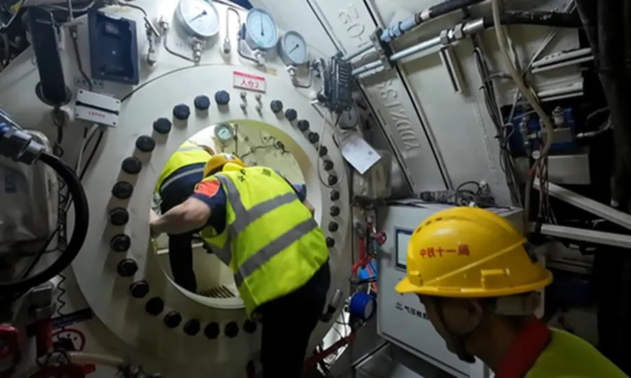 Nag-deploy ang mga Chinese Engineer ng Kauna-unahang Sistemang Ternary Mixed Gas para sa Riles sa Ilalim ng Dagat na Magtatakda ng Rekord