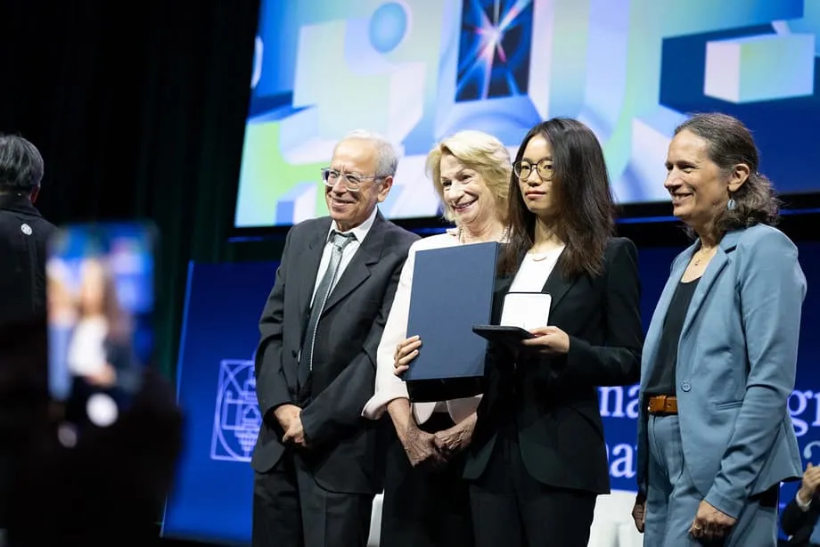 Napanalunan ng mga Tsinong Matematikong sina Wang Hong at Deng Yu ang 2026 Fields Medal