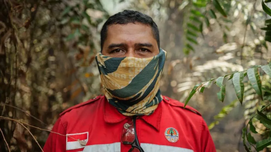 Nakikipaglaban ang mga Boluntaryo sa mga Sunog sa Latian ng Indonesia Habang Nagiging Nakalalasong Usok ang Sinaunang Carbon