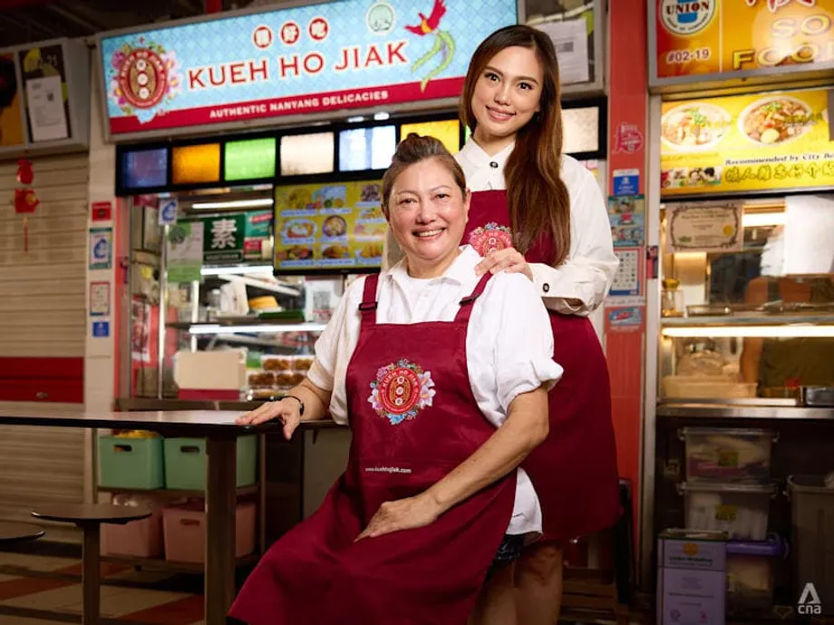 Sa Loob ng Kueh Ho Jiak: Paano Pinananatiling Buhay ni Sandy Tan ang Tradisyon ng Kueh sa Singapore