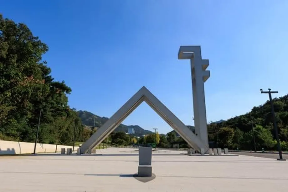 Sa Loob ng Seoul National University: Bakit Nahihirapan ang mga Dayuhang Guro na Makibagay at Mamuno