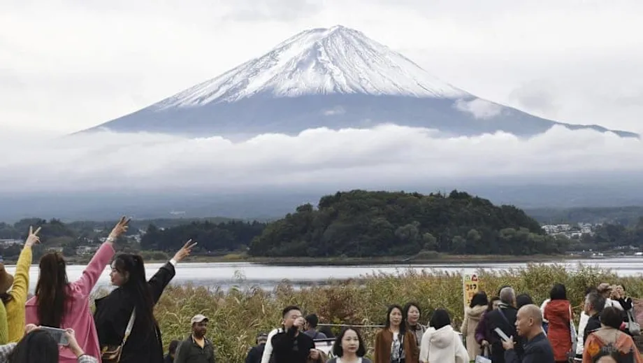 Kinansela ang Cherry Blossom Festival sa Mount Fuji Matapos Bantaang ng Sobrang Turismo ang Pang-araw-araw na Buhay ng mga Residente