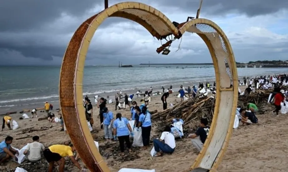 Paradoha ng Bali: Nalulunod sa Basura ang Pinakamagandang Destinasyon sa Mundo Habang Nagdedeklara ng Digmaan sa Basura ang Pangulo
