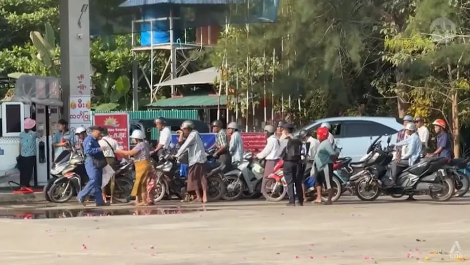 Nanganganib na Malugi ang mga Magsasaka sa Myanmar Habang Pinipigil ng Alitan sa Gitnang Silangan ang Suplay ng Panggatong at Pagkain