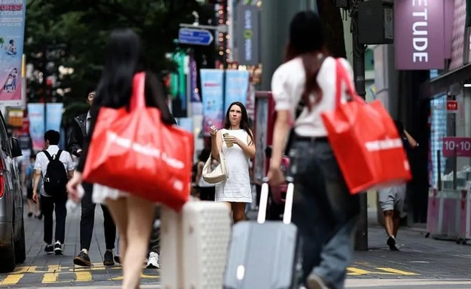 Mahinang Won at pagkahumaling sa K-beauty, nagtutulak sa mga turistang Tsino na mamili sa Seoul