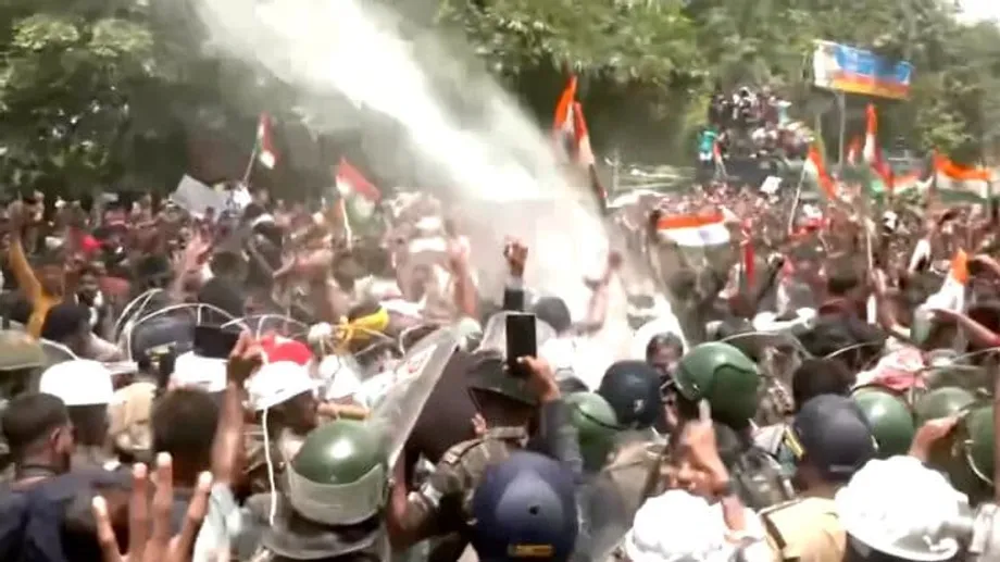 Gumamit ng Tear Gas at Batuta ang Pulisya sa Jharkhand Laban sa mga Kabataang Humihiling ng Reporma sa mga Pagsusulit