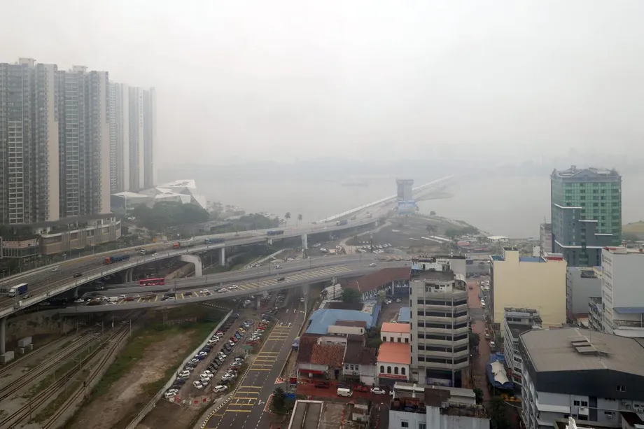 Malaysia Orders School Closures Above API 200 as Haze Disrupts Classes and Family Routines