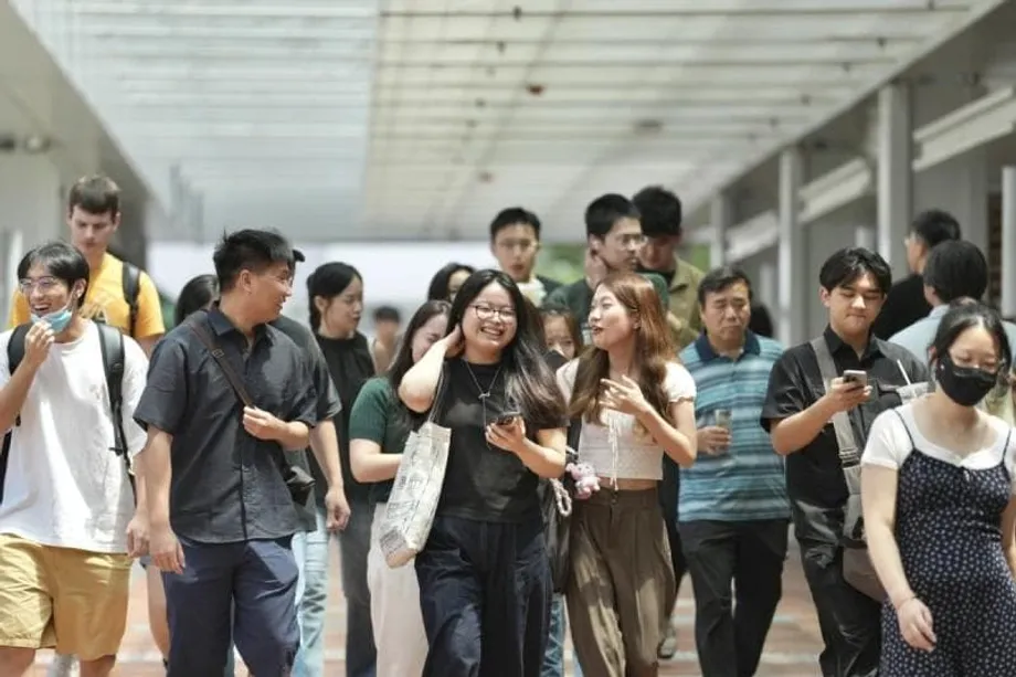 Nag-uunahan ang Hong Kong at Singapore sa mga Dayuhang Estudyante Habang Nagbabago ang mga Pinipiling Lugar ng Pag-aaral