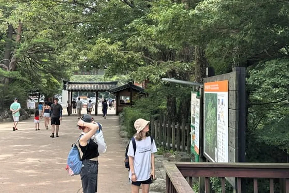 K hiking, umaakit ng mga turista mula sa buong mundo sa mga bundok at landas sa lungsod ng Korea